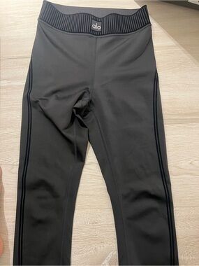ALO Yoga Black High-Waist Leggings with Textured Waistband